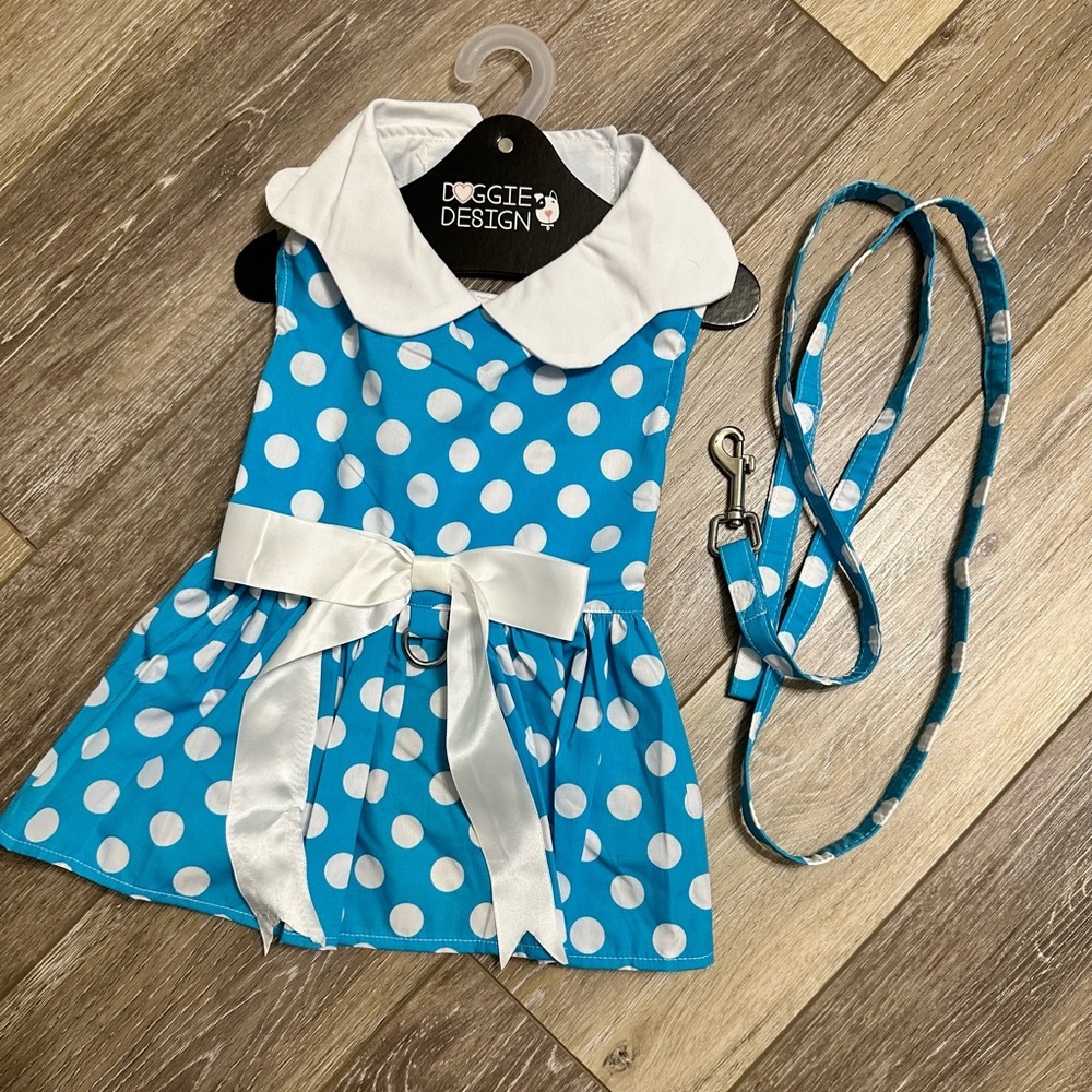 🐶Doggie Design cute dress for small dog  new  condition.